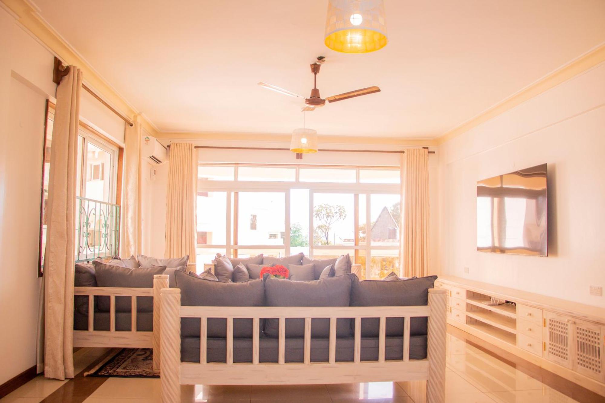 Jumeirah Beachfront Mombassa Buitenkant foto